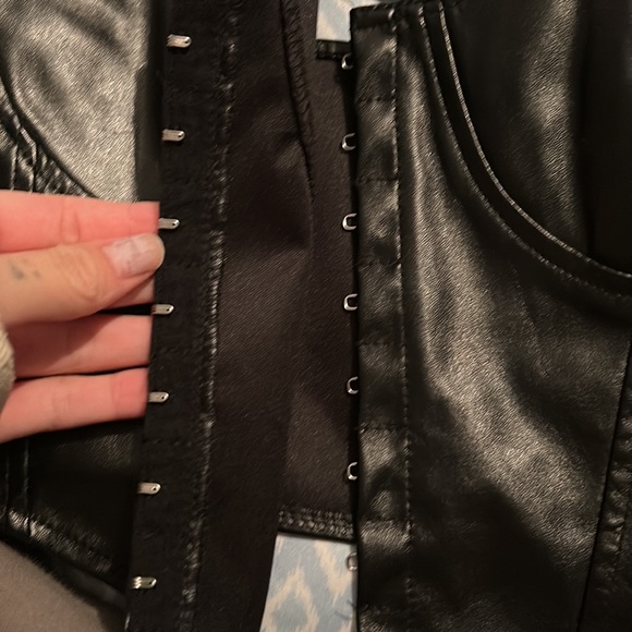 Leather crop top - Picture 3 of 4